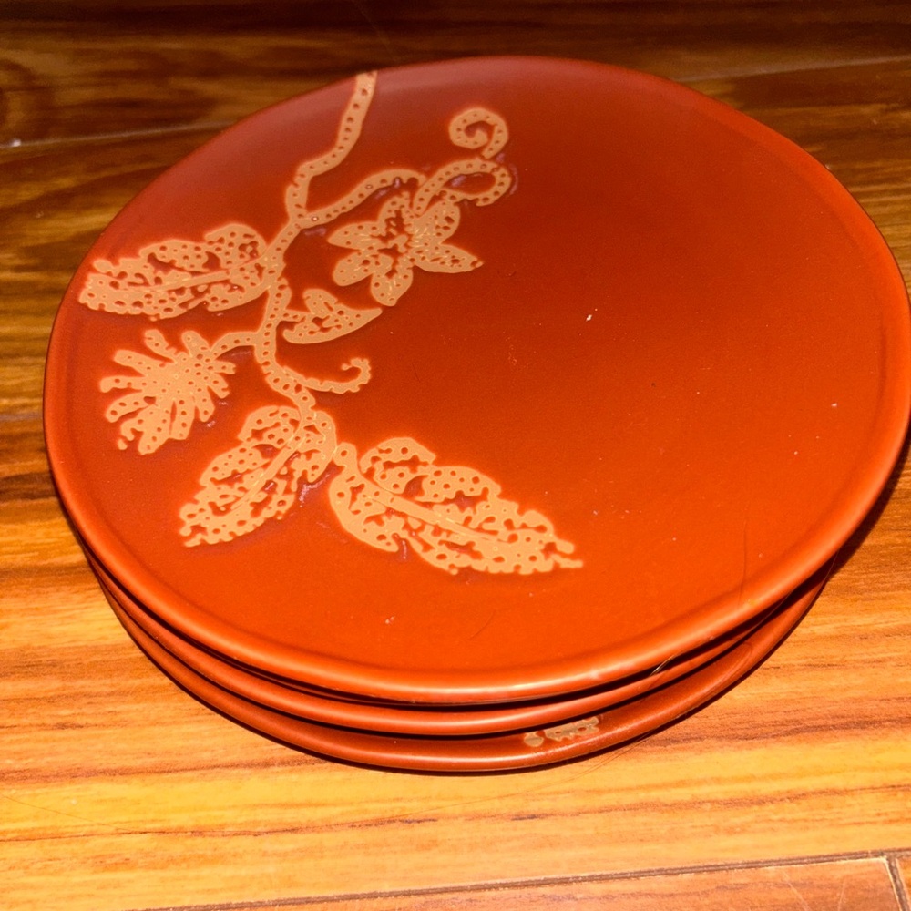 Threshold Floral Stoneware with Beige Leaf Motif (Set of 4)